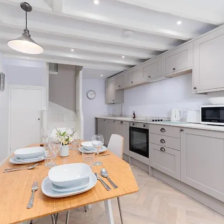 Quay Street Cottage, 2 Bed, 2 Bath - * Scarborough