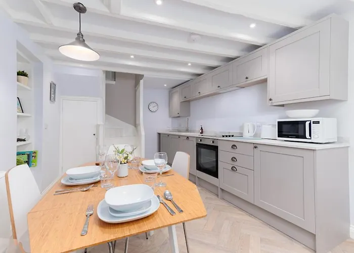 Quay Street Cottage, 2 Bed, 2 Bath - * Scarborough